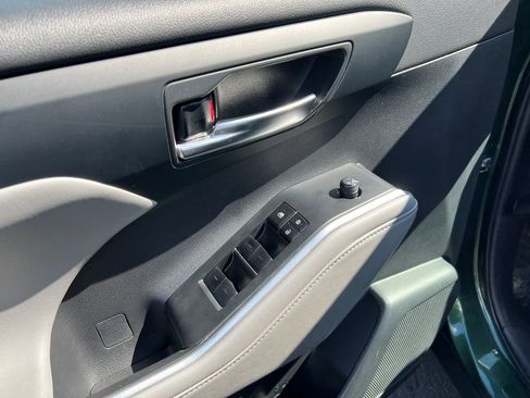 Used 2023 Toyota Highlander XLE image 13