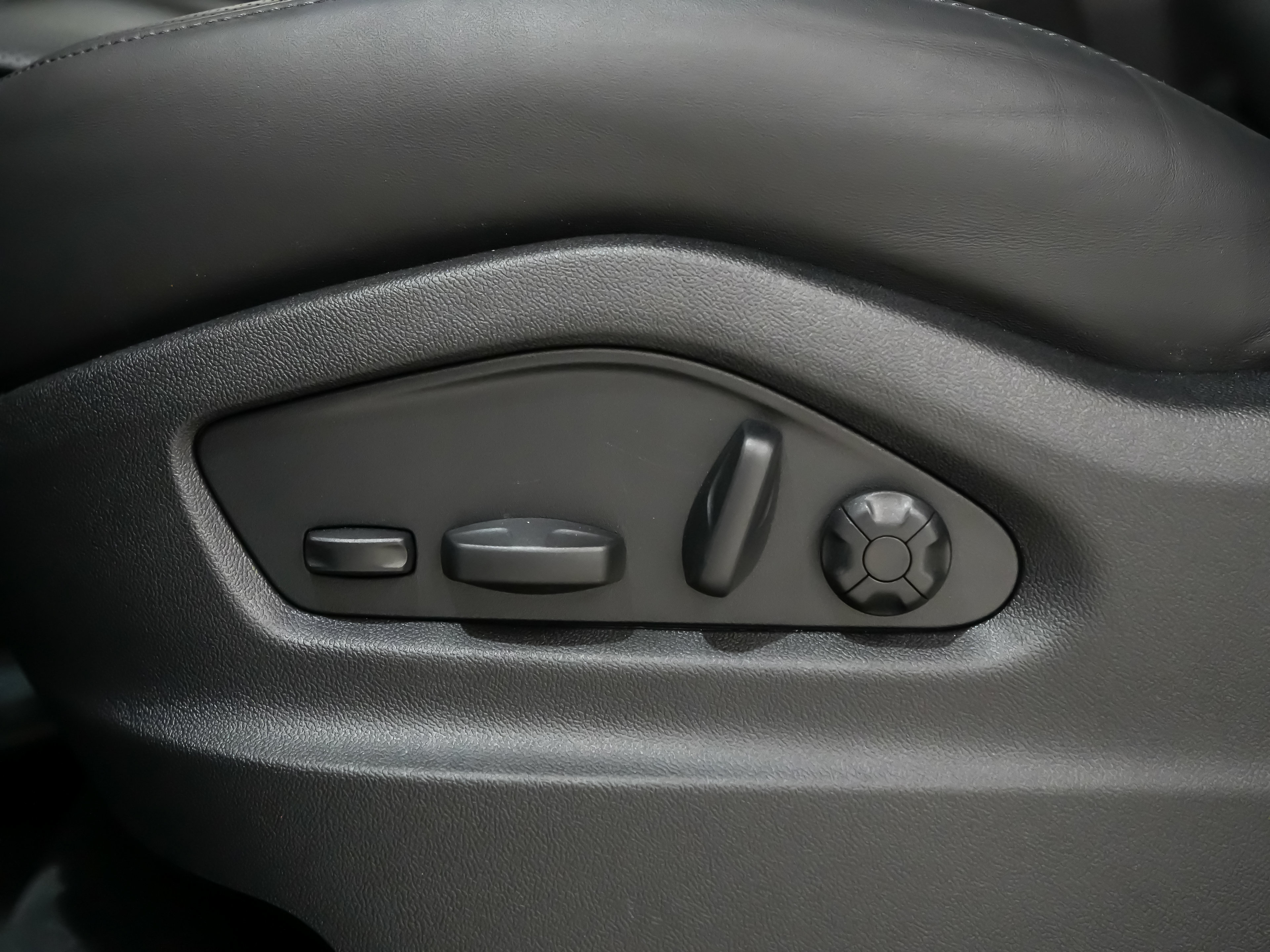 Certified 2026 Porsche Cayenne Coupe AWD/4WD image 24