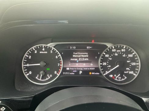 Used 2023 Nissan Pathfinder SL AWD/4WD image 19