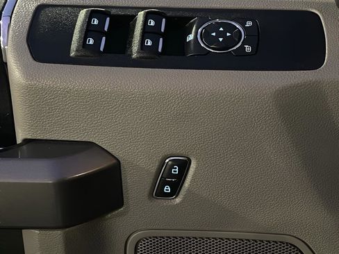 Used 2018 Ford F250 XLT w/ XLT Value Package image 40