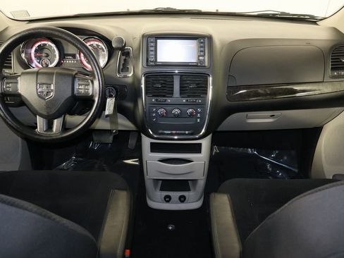 Used 2019 Dodge Grand Caravan SE image 14