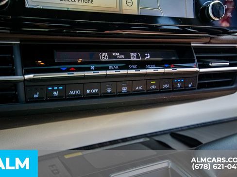 Used 2023 Toyota Sienna Platinum image 29