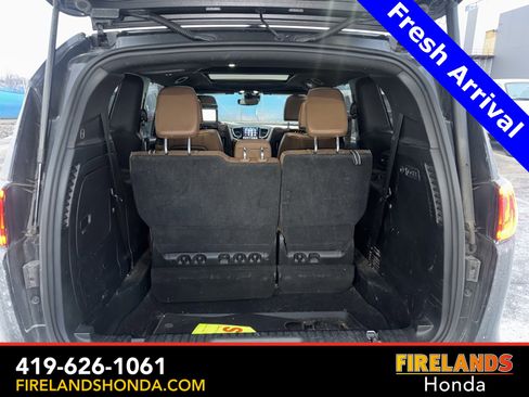 Used 2020 Chrysler Pacifica Limited w/ Tire & Wheel Group image 31
