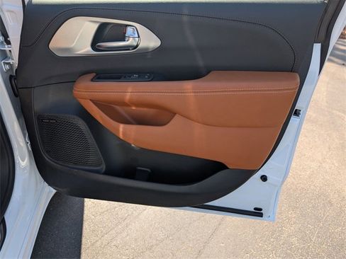 New 2026 Chrysler Pacifica Pinnacle image 34