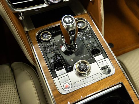 Used 2026 Bentley Flying Spur V8 AWD/4WD image 42