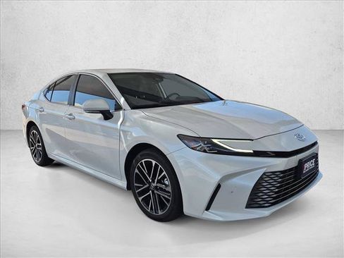 Used 2026 Toyota Camry XLE AWD/4WD image 3