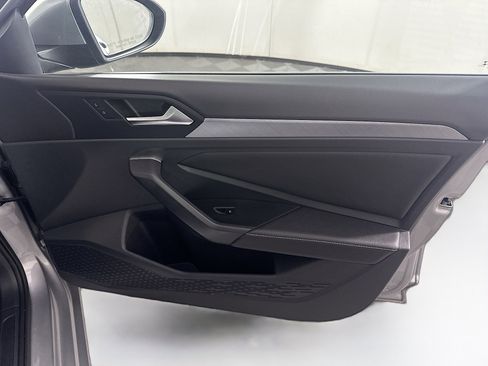 Used 2024 Volkswagen Jetta SE image 31