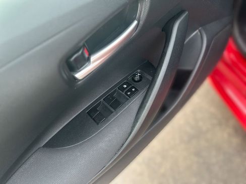 Used 2020 Toyota Corolla LE image 15