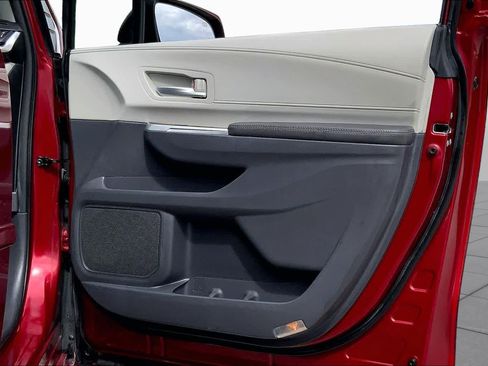 Used 2023 Toyota Sienna XLE FWD image 21