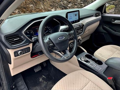 Used 2021 Ford Escape SE image 13