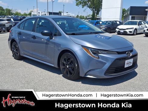Used 2024 Toyota Corolla LE FWD image 1