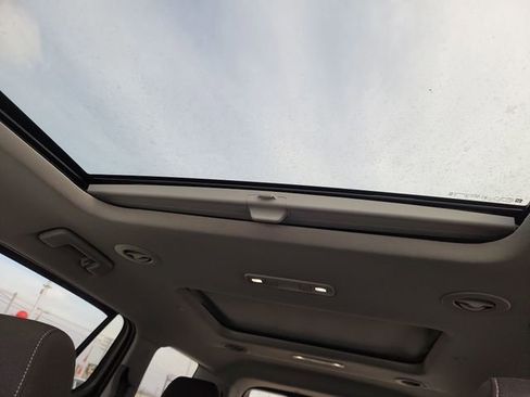 Certified 2022 GMC Acadia SLE w/ Driver Convenience Package image 18