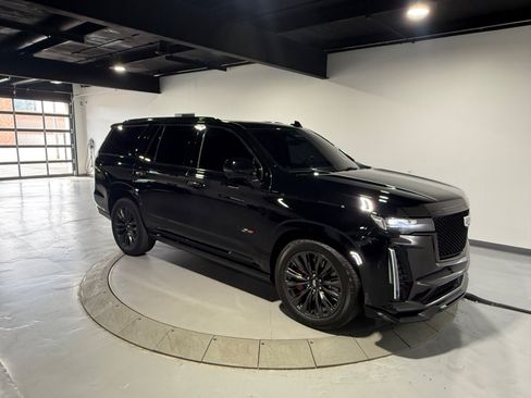 Used 2023 Cadillac Escalade V w/ LPO, ONYX Package AWD/4WD image 8