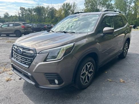 Used 2022 Subaru Forester Premium AWD/4WD image 8