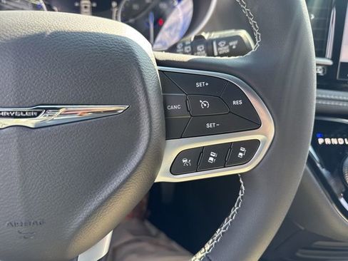 New 2026 Chrysler Pacifica Select image 22