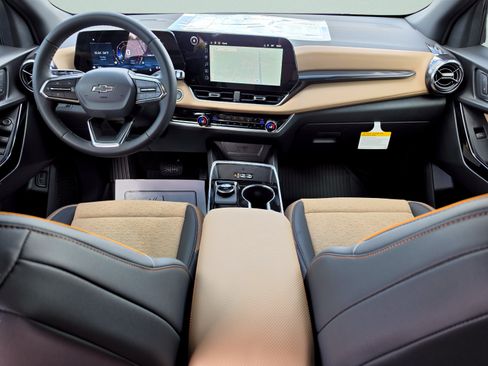New 2026 Chevrolet Equinox ACTIV w/ Convenience Package III FWD image 16
