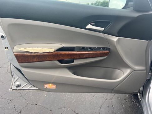 Used 2011 Honda Accord EX image 10