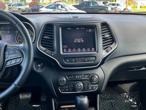 Used 2019 Jeep Cherokee Trailhawk image 8