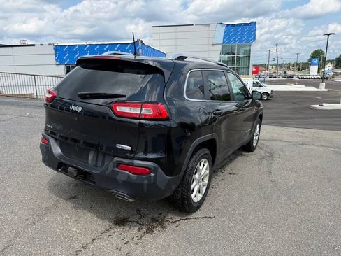 Used 2017 Jeep Cherokee Latitude w/ Cold Weather Group AWD/4WD image 8