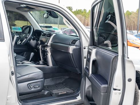 Used 2022 Toyota 4Runner SR5 Premium image 11