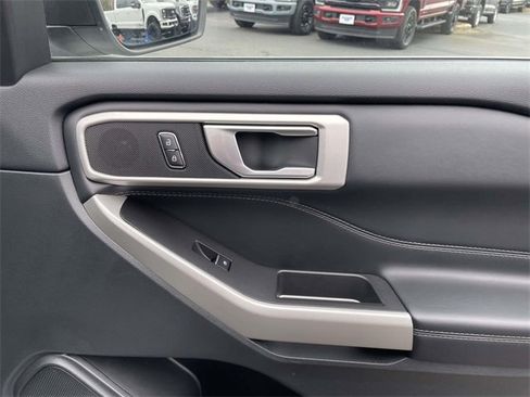 Used 2023 Ford Explorer XLT w/ Equipment Group 202A image 28