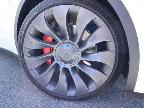 Used 2022 Tesla Model Y Performance image 16
