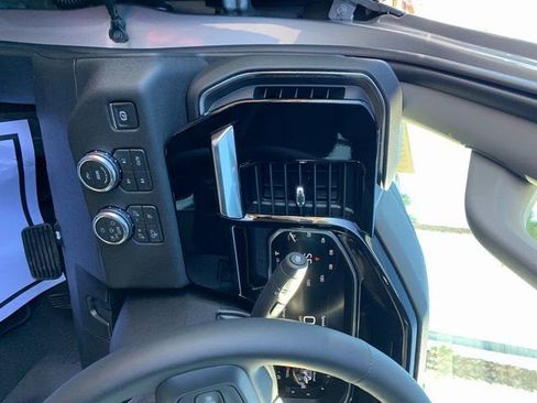 New 2026 GMC Sierra 2500 SLT w/ SLT Premium Package image 19