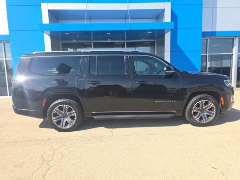 Used 2024 Jeep Wagoneer L 4WD w/ Premium Group I image 4