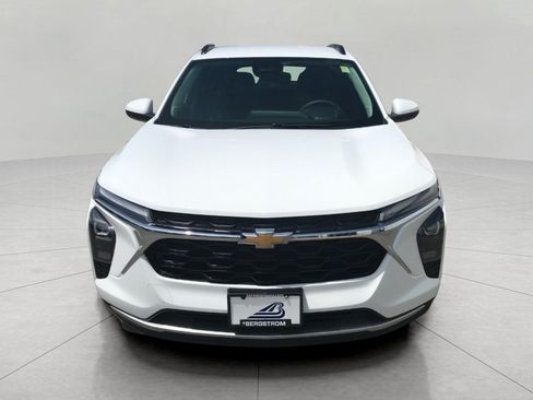 Used 2025 Chevrolet Trax LT FWD image 13