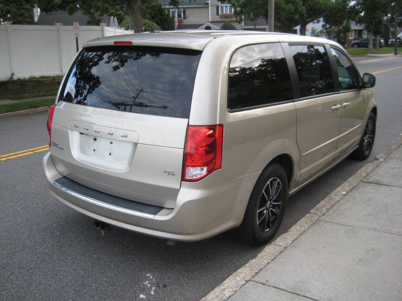 Used 2015 Dodge Grand Caravan R/T w/ Driver Convenience Group FWD image 3