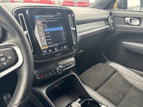 Used 2022 Volvo XC40 T4 R-Design w/ Protection Package Premier image 22