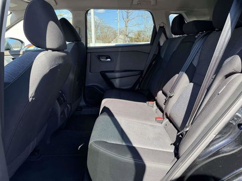 Used 2023 Nissan Rogue SV image 16
