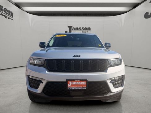 Used 2024 Jeep Grand Cherokee Limited w/ Black Appearance Package AWD/4WD image 7