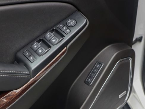 Used 2019 GMC Yukon XL SLT w/ Open Road Package AWD/4WD image 23