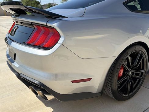 Used 2021 Ford Mustang Shelby GT500 w/ Technology Package RWD image 17