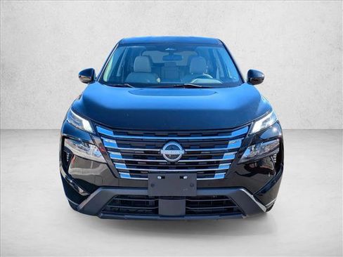 Used 2024 Nissan Rogue SV image 2