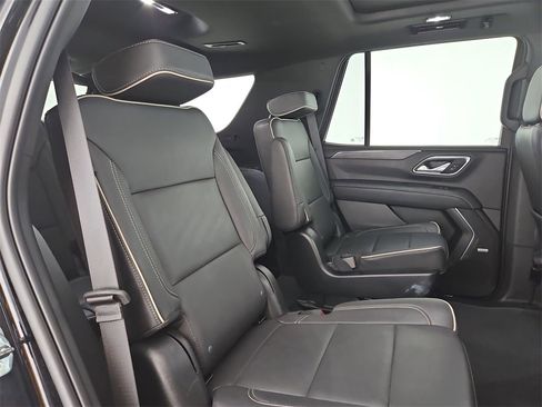 Used 2022 GMC Yukon SLT w/ SLT Premium Package image 34