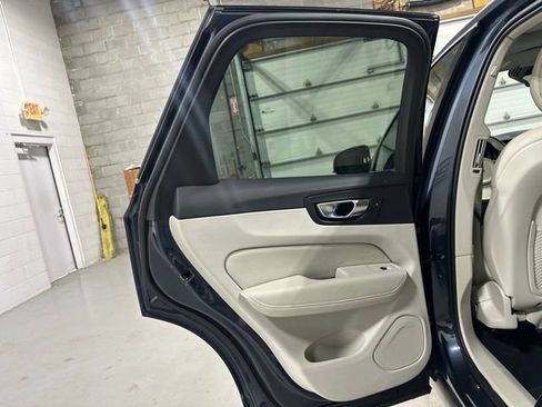 Used 2021 Volvo XC60 T6 Momentum AWD/4WD image 13