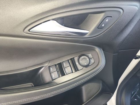 Used 2025 Buick Encore GX Preferred image 28