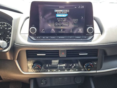 Used 2024 Nissan Rogue SV w/ SV Premium Package FWD image 8