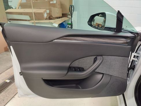 Used 2022 Tesla Model S image 25