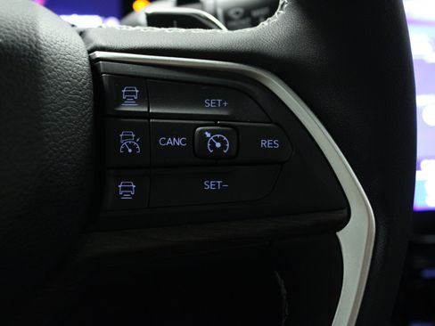 Used 2025 Jeep Grand Cherokee Limited w/ Black Appearance Package AWD/4WD image 21