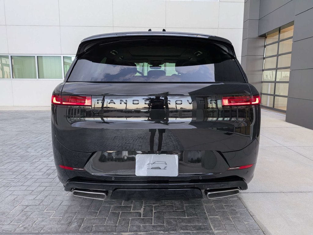 New 2027 Land Rover Range Rover Sport Dynamic SE AWD/4WD image 4