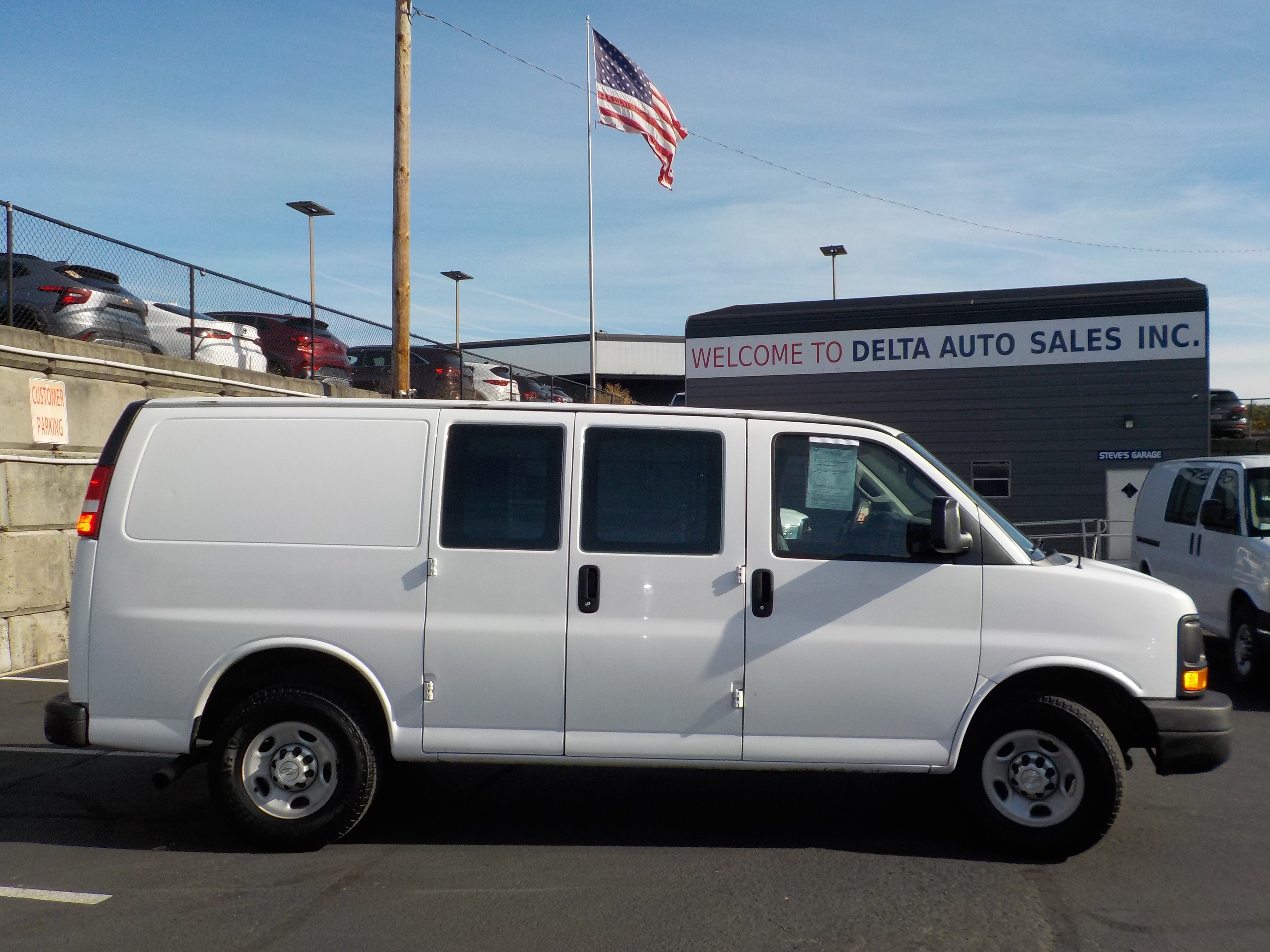 Used 2016 Chevrolet Express 2500 RWD image 5