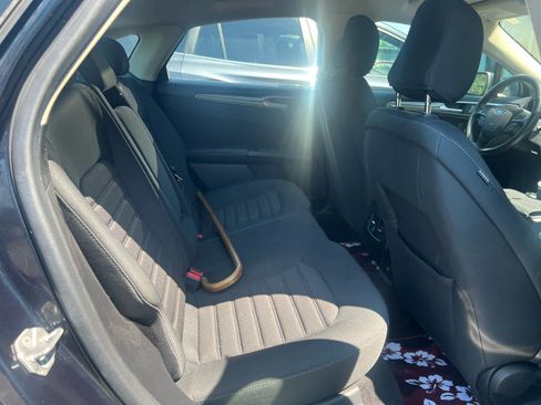 Used 2020 Ford Fusion SE FWD image 3