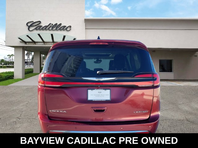 Used 2023 Chrysler Pacifica Limited FWD image 4