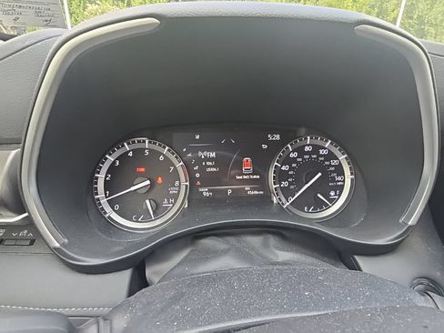 Used 2022 Toyota Highlander XLE AWD/4WD image 16