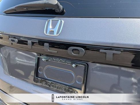Used 2025 Honda Pilot Touring image 10