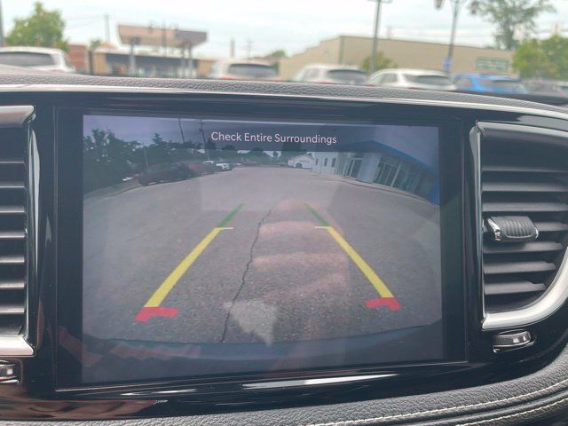 Used 2025 Chrysler Pacifica Limited FWD image 9