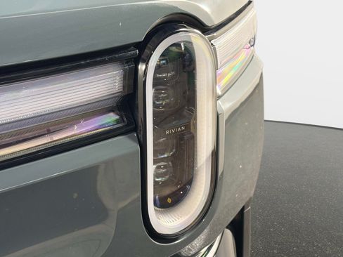 Used 2026 Rivian R1S Premium AWD/4WD image 10